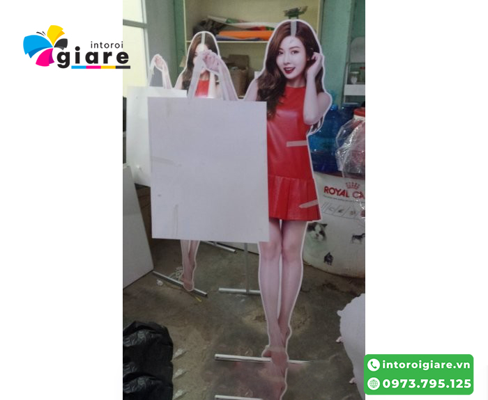 in standee mo hinh nguoi tphcm