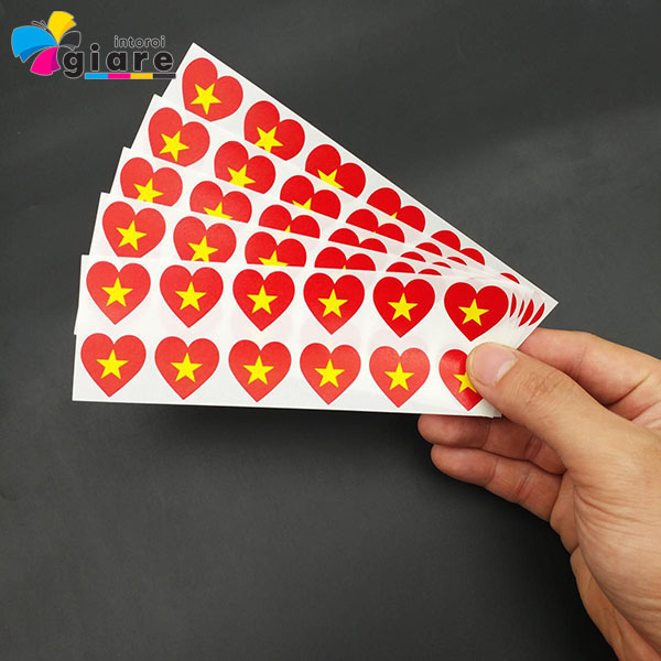 Mẫu sticker cờ Việt Nam hình trái tim