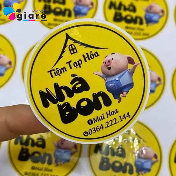 Mẫu logo dán Tiệm Tạp Hóa Nhà Bon chất liệu decal nhựa